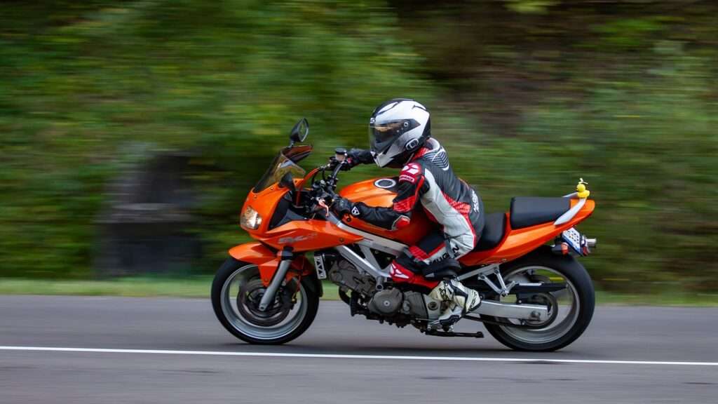 motorcycle, speed, transportation-6696929.jpg