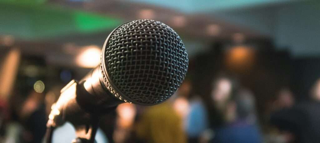 silver corded microphone in shallow focus photography